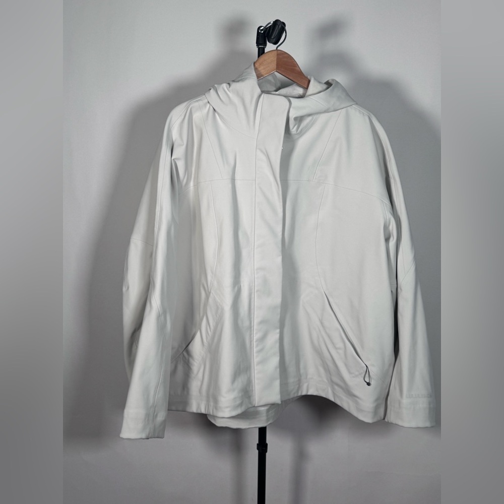 NWOT Lululemon RepelShell Cinch-Back Rain Jacket Bone - Picture 5 of 8